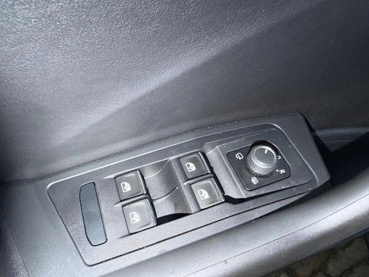 Volkswagen T-Roc - Afbeelding 24 van 30