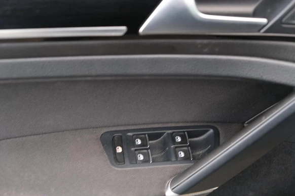 Volkswagen Golf - Afbeelding 25 van 28