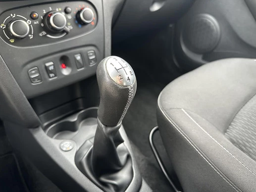 Dacia Logan - Afbeelding 17 van 30