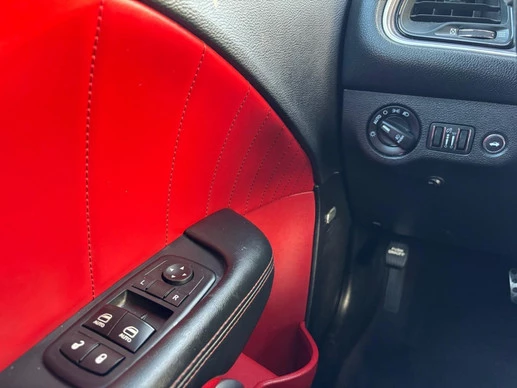 Dodge Challenger - Afbeelding 10 van 19