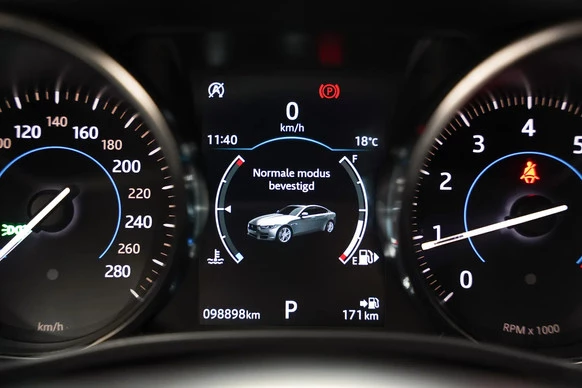 Jaguar XE - Afbeelding 28 van 30