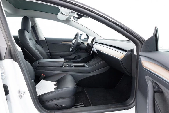 Tesla Model 3 - Afbeelding 5 van 6