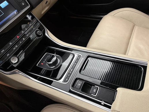 Jaguar XE - Afbeelding 20 van 30