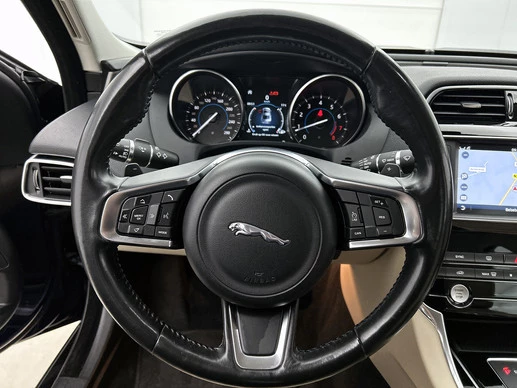 Jaguar XE - Afbeelding 28 van 30