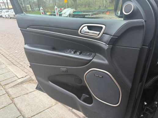 Jeep Grand Cherokee - Afbeelding 16 van 18