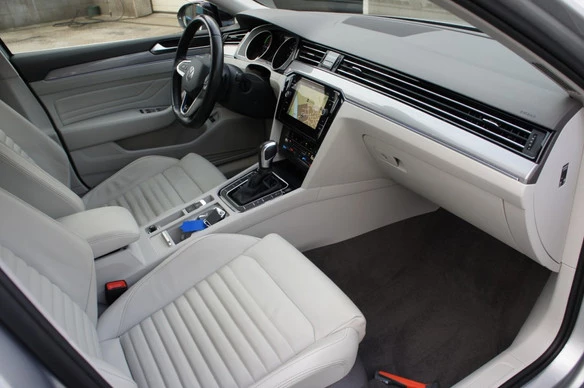 Volkswagen Passat - Afbeelding 8 van 30