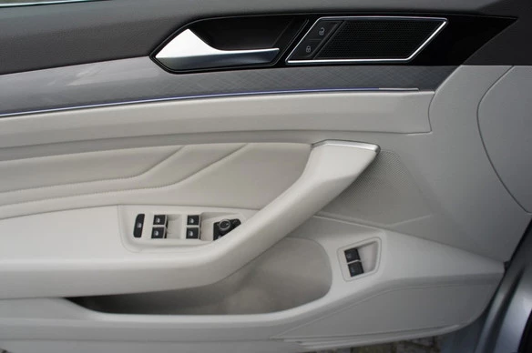 Volkswagen Passat - Afbeelding 14 van 30