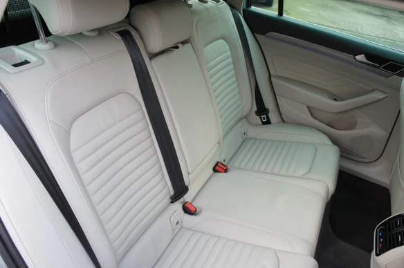 Volkswagen Passat - Afbeelding 19 van 30