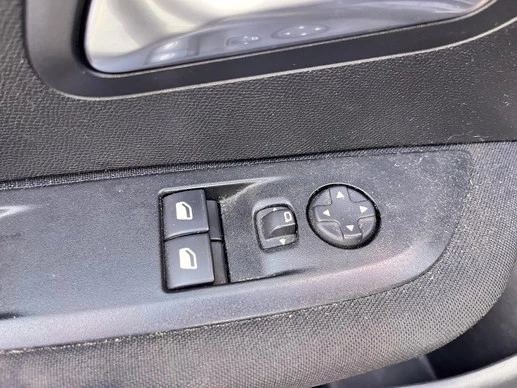 Peugeot 208 - Afbeelding 28 van 30