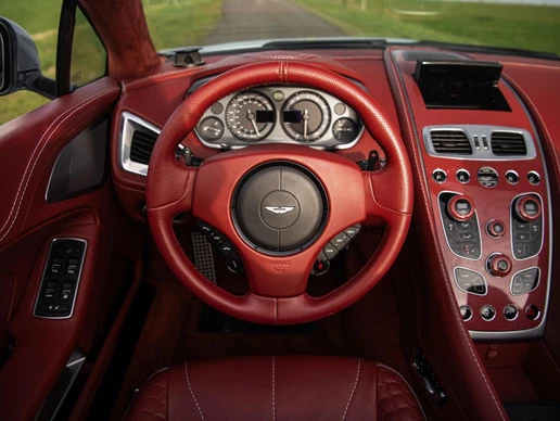 Aston Martin V12 Vanquish - Afbeelding 11 van 23