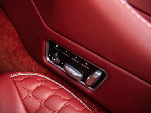 Aston Martin V12 Vanquish - Afbeelding 15 van 23