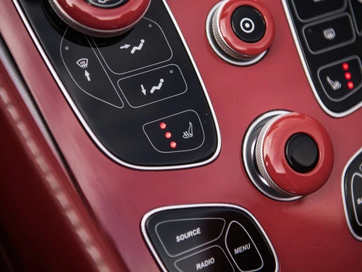 Aston Martin V12 Vanquish - Afbeelding 18 van 23