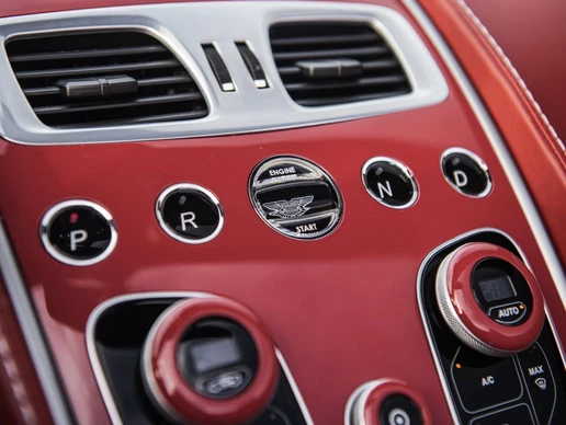 Aston Martin V12 Vanquish - Afbeelding 19 van 23