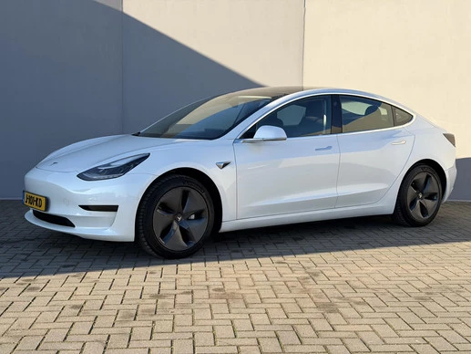 Tesla Model 3 - Afbeelding 1 van 30
