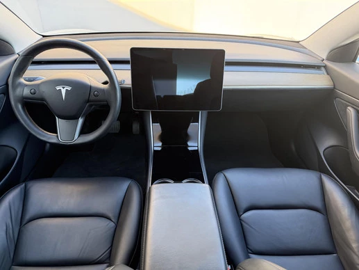Tesla Model 3 - Afbeelding 2 van 30