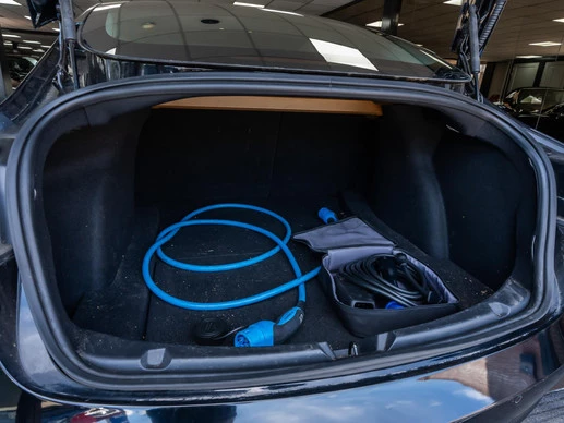 Tesla Model 3 - Afbeelding 8 van 13