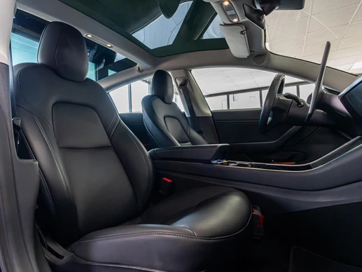 Tesla Model 3 - Afbeelding 9 van 13