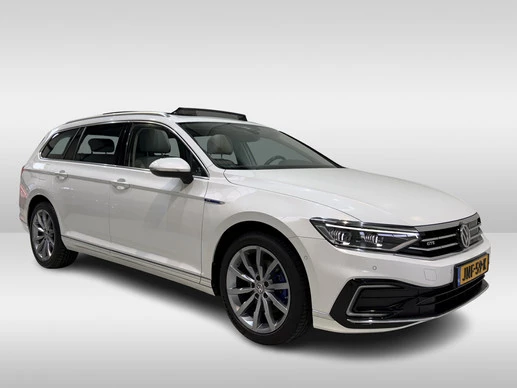 Volkswagen Passat - Afbeelding 1 van 30