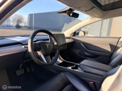 Tesla Model 3 - Afbeelding 10 van 19