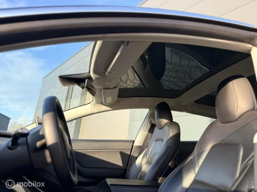 Tesla Model 3 - Afbeelding 12 van 19