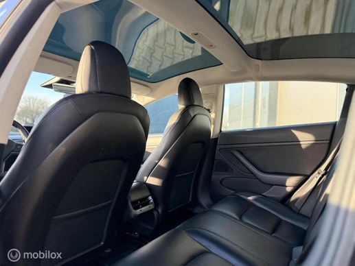 Tesla Model 3 - Afbeelding 13 van 19