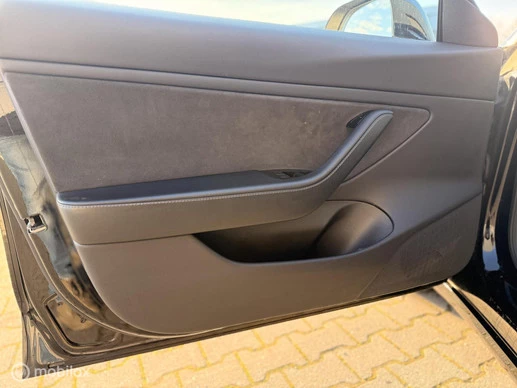 Tesla Model 3 - Afbeelding 14 van 19
