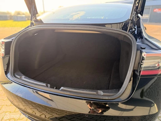 Tesla Model 3 - Afbeelding 15 van 19