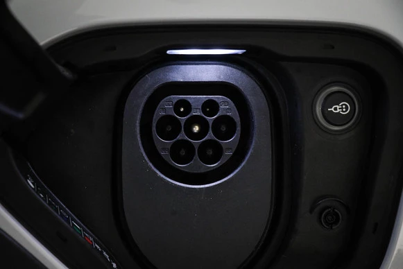 Porsche Taycan - Afbeelding 18 van 30