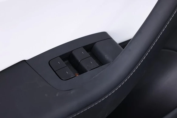 Tesla Model 3 - Afbeelding 12 van 26