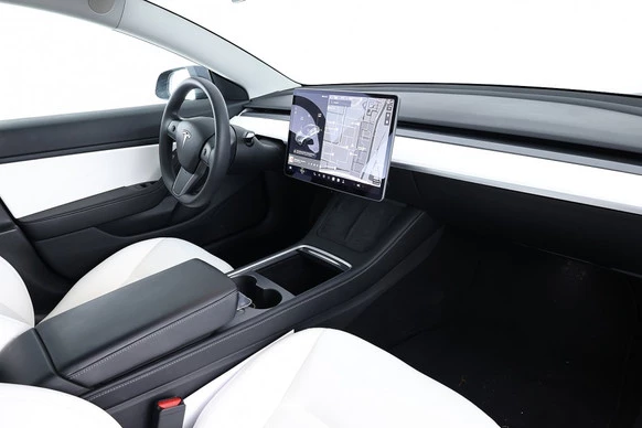 Tesla Model 3 - Afbeelding 5 van 30