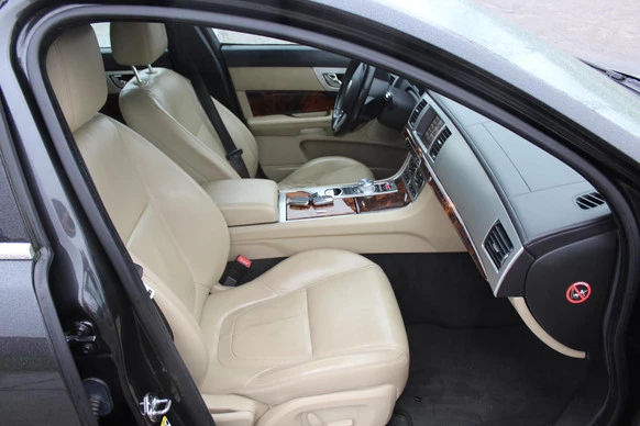 Jaguar XF - Afbeelding 13 van 30