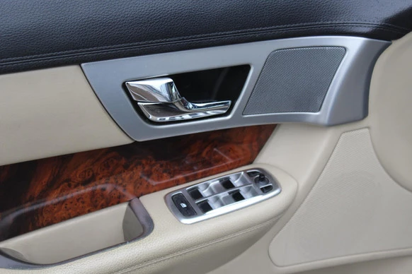 Jaguar XF - Afbeelding 28 van 30
