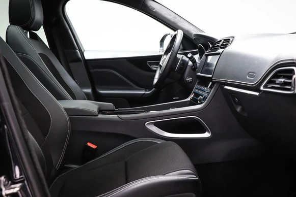 Jaguar F-PACE - Afbeelding 10 van 30