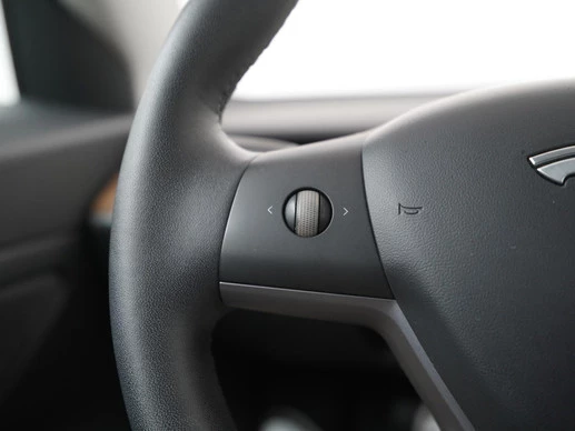 Tesla Model 3 - Afbeelding 8 van 30