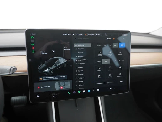 Tesla Model 3 - Afbeelding 18 van 30