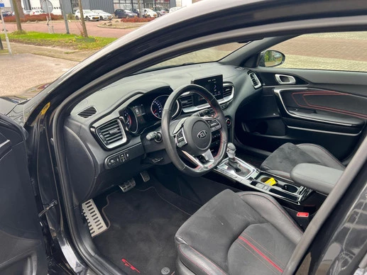 Kia Ceed - Afbeelding 13 van 30