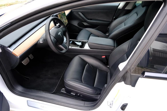 Tesla Model 3 - Afbeelding 2 van 30