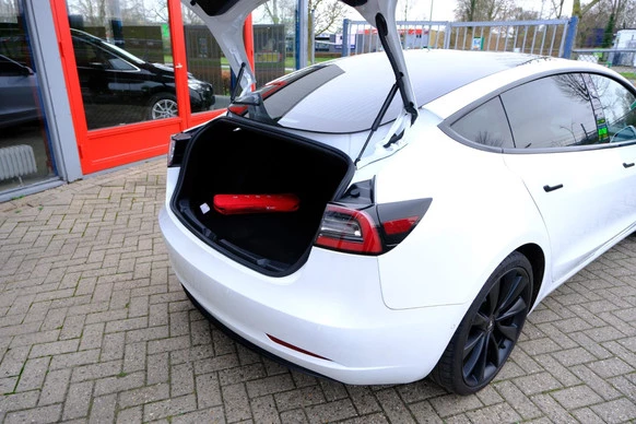 Tesla Model 3 - Afbeelding 9 van 30