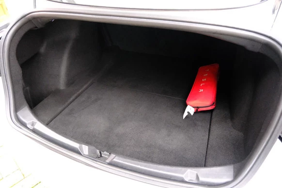Tesla Model 3 - Afbeelding 10 van 30