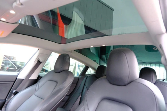 Tesla Model 3 - Afbeelding 27 van 30