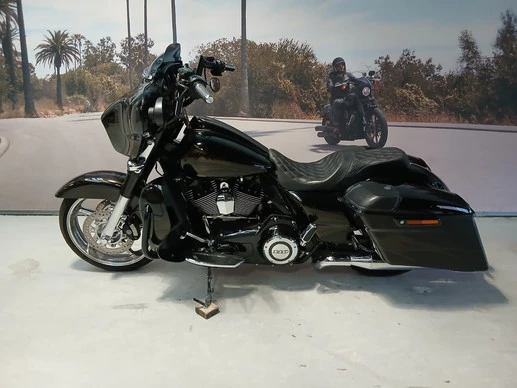 Harley-Davidson Street Glide - Afbeelding 2 van 17