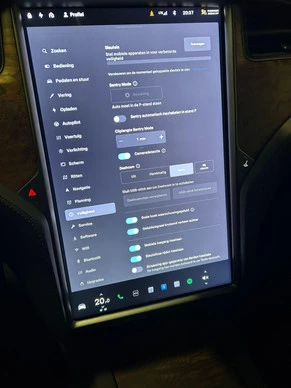 Tesla Model X - Afbeelding 17 van 30
