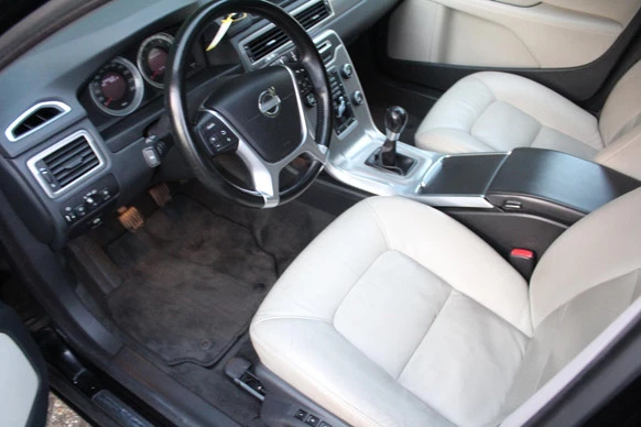 Volvo V70 - Afbeelding 3 van 25