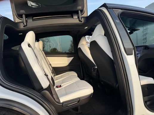 Tesla Model X - Afbeelding 18 van 30