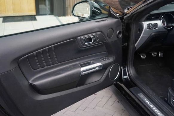 Ford Mustang - Afbeelding 28 van 30