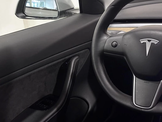 Tesla Model 3 - Afbeelding 14 van 27