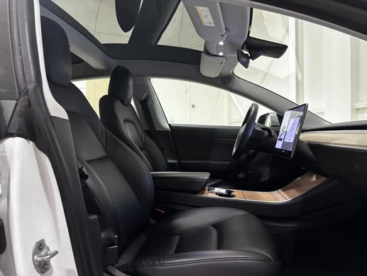 Tesla Model 3 - Afbeelding 18 van 27