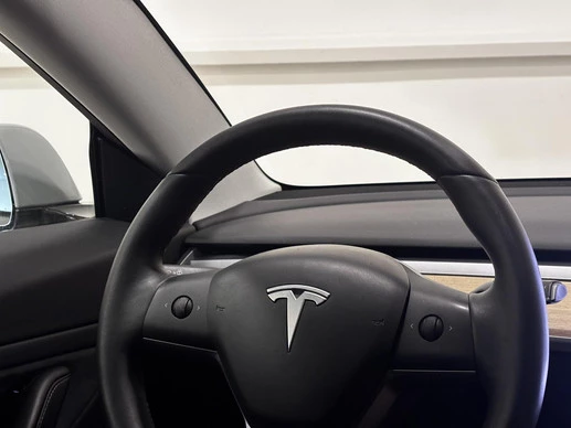 Tesla Model 3 - Afbeelding 20 van 27