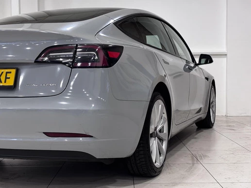 Tesla Model 3 - Afbeelding 21 van 27