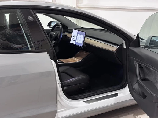 Tesla Model 3 - Afbeelding 22 van 27